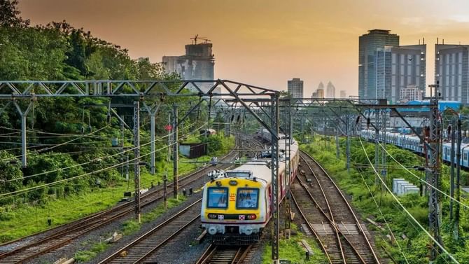 तिन्ही मार्गांवर आज मेगाब्लॉक, लोकलचे वेळापत्रक पाहूनच घराबाहेर पडा