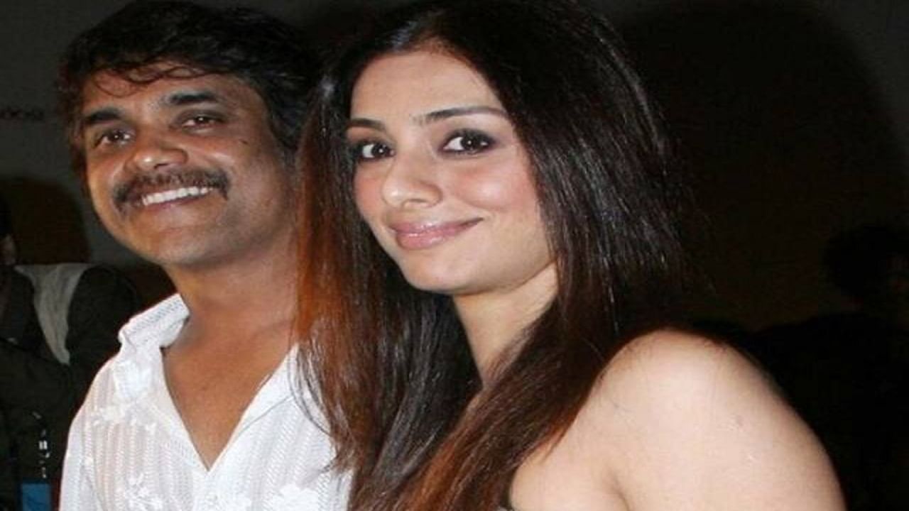 तब्बू हिच्या नाव अभिनेता नागार्जुन याच्यासोबत देखील जोडण्यात आलं. 10 वर्ष दोघांनी एकमेकांना डेट केलं. पण नागार्जुन विवाहित असल्यामुळे त्याने तब्बू हिच्यासोबत लग्न केलं नाही. अखेर दोघांच्या नात्याचा अंत वाईट झाला.