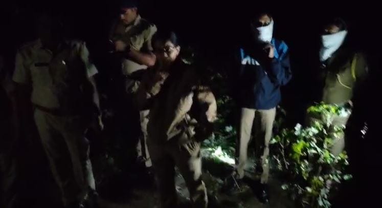 नांदेड शहरात नुकतीच एक धक्कादायक घटना घडली आहे. शहरात एका सात वर्षीय चिमुकलीवर शिक्षकाने अत्याचार केला आहे. ही धक्कादायक घटना समोर आल्यानंतर नांदेडमध्ये खळबळ उडाली आहे. असे असतानाच आता आणखी एक मोठी आणि हादरवणारी घटना घडली आहे. 