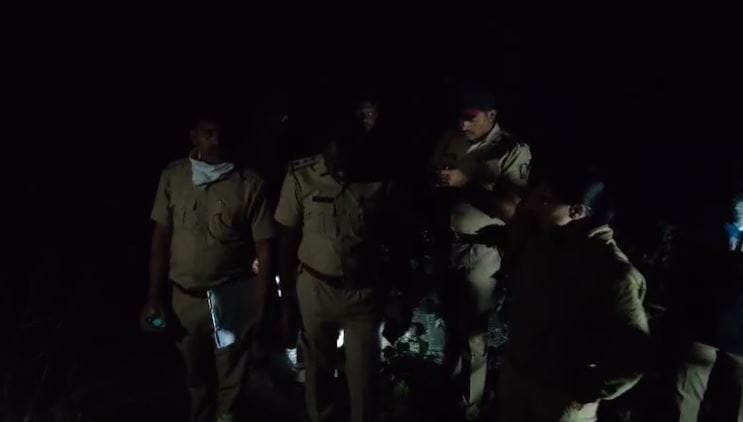 या प्रकरणी माहूर पोलिसांकडून अधिकचा तपास सुरू आहे. गेल्या काही दिवसांपासून नांदेडमधील कायदा आणि सुव्यवस्थेचा प्रश्न गंभीर विषय बनला आहे. येथे पोलिसांचा धाक राहिलेला नाही का? असा सवाल उपस्थित केला जात आहे. 