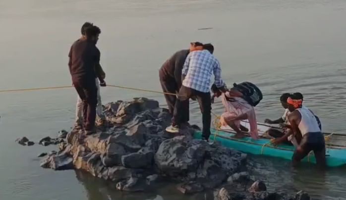 या पाच महिला आणि दोन मुले सहस्त्रकुंड धबधबा येथे अडकून पडल्याने प्रशासनाने धाव घेतली. त्यानंतर या महिलांना आणि दोन लहान मुलांना बाहेर काढण्यासाठी यंत्रणा कामाला लागली. 