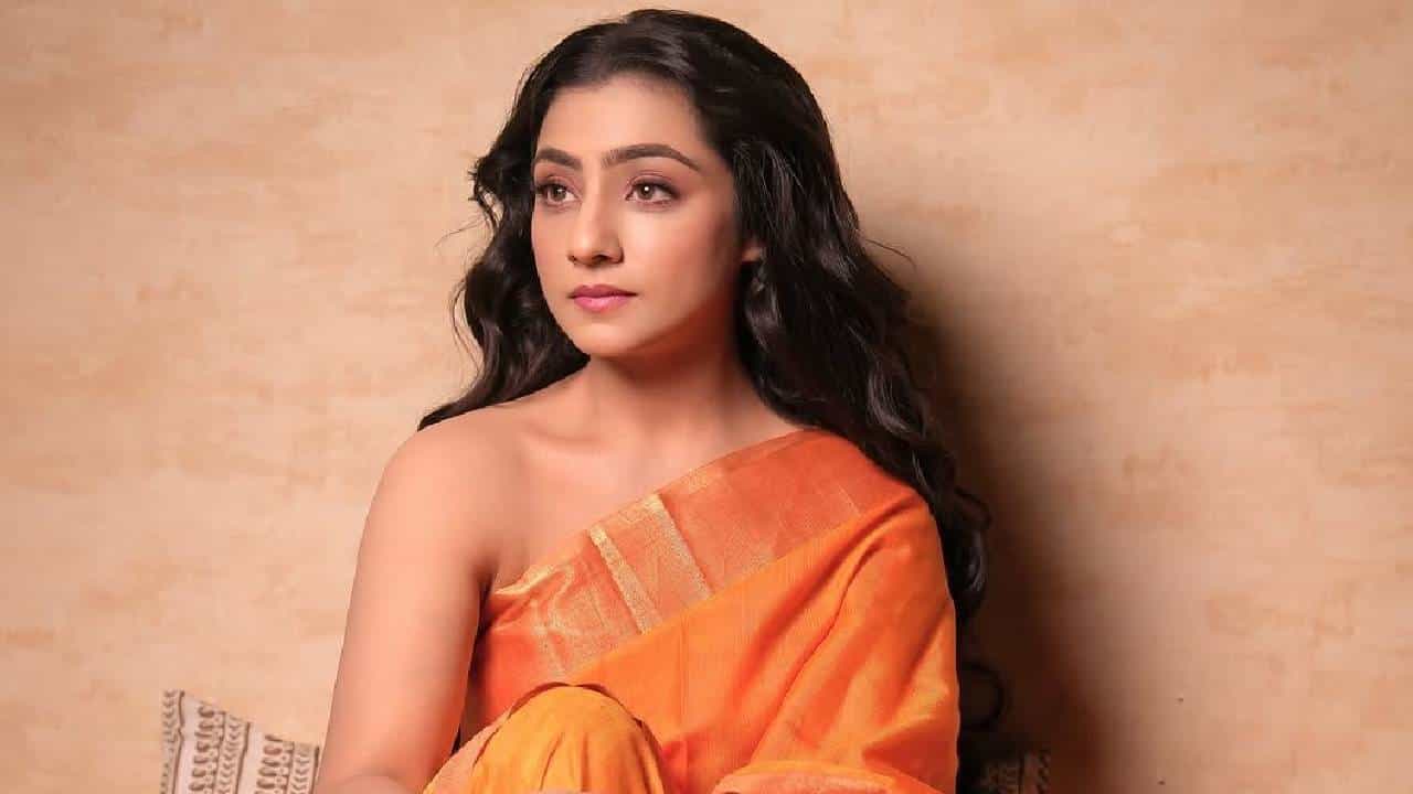 'बालिका वधू', 'डोली अरमानों की' यांसारख्या मालिकांमधून घराघरात पोहोचलेली अभिनेत्री नेहा मर्दा नुकत्याच दिलेल्या एका मुलाखतीत तिच्या गरोदरपणातील समस्यांबद्दल मोकळेपणे व्यक्त झाली. नेहा म्हणाली, "सर्वजण मला हेच म्हणायचे की, खूप झालं काम.. आता कुटुंबाकडे लक्ष दे. कधी चान्स घेशील?"