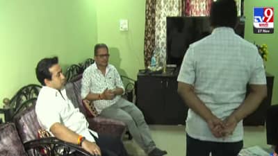 Malvan Money Seized : निलेश राणेंच्या धाडीनंतर बंधू नितेश राणे विजय केनवडेकरांच्या थेट घरी, कोकणात वातावरण तापलं