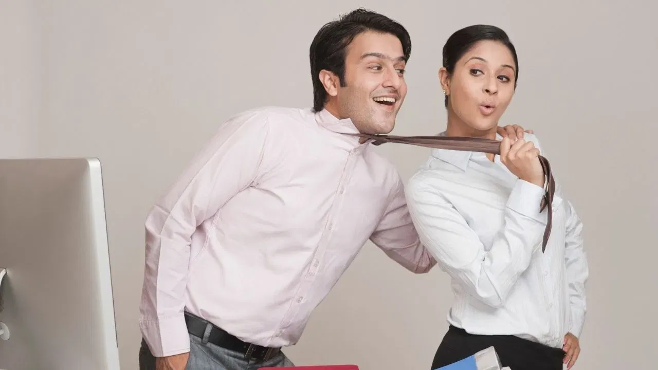 कामाच्या ठिकाणीच लफडी करण्यात भारतीय एक्सपर्ट, ऑफिसातील रोमान्समध्ये भारताचा नंबर ऐकून डोकंच खाजवाल