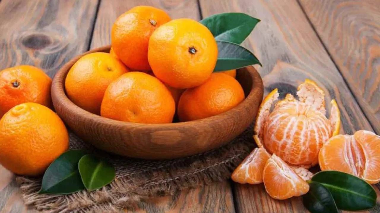 कोलेस्टेरॉलची पातळी नियंत्रणात ठेवण्यास संत्री मदत करते. बद्धकोष्ठता आणि पचनक्रिया चांगली करण्यास संत्री मदत करते. संत्री वजन कमी करण्यासाठीही मदत करते. 