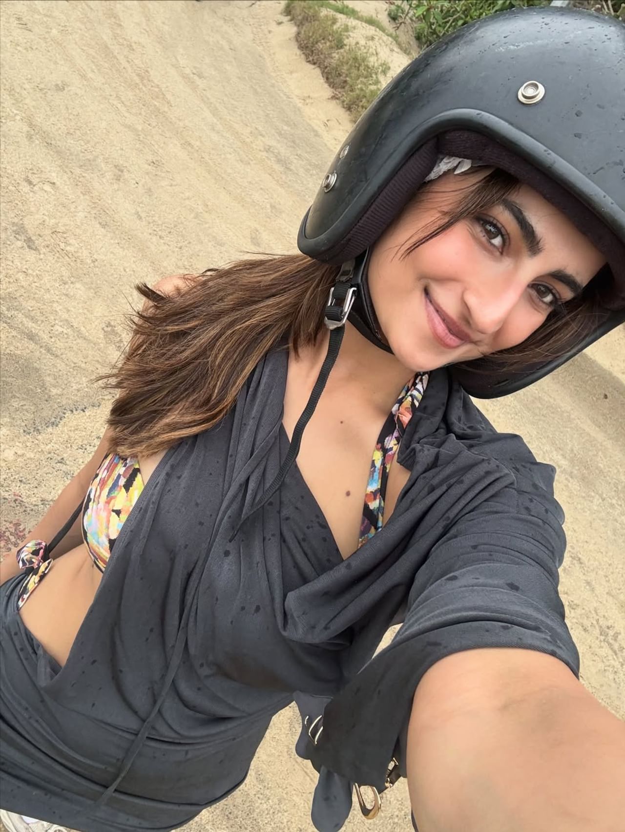 बॉलिबुडचा बादशाहा शाहरुख खान याचा मुलगा आर्यन खानला आता वेगळ्या ओळखीची गरज नाही. बॅड्स ऑफ बॉलिवूड या वेबसिरीजचे दिग्दर्शन करून आपण काय करू शकतो, हे आर्यनने दाखवून दिले आहे. याच आर्यन खानचे नाव अनेक अभिनेत्रींसोबत जोडले गेले. 