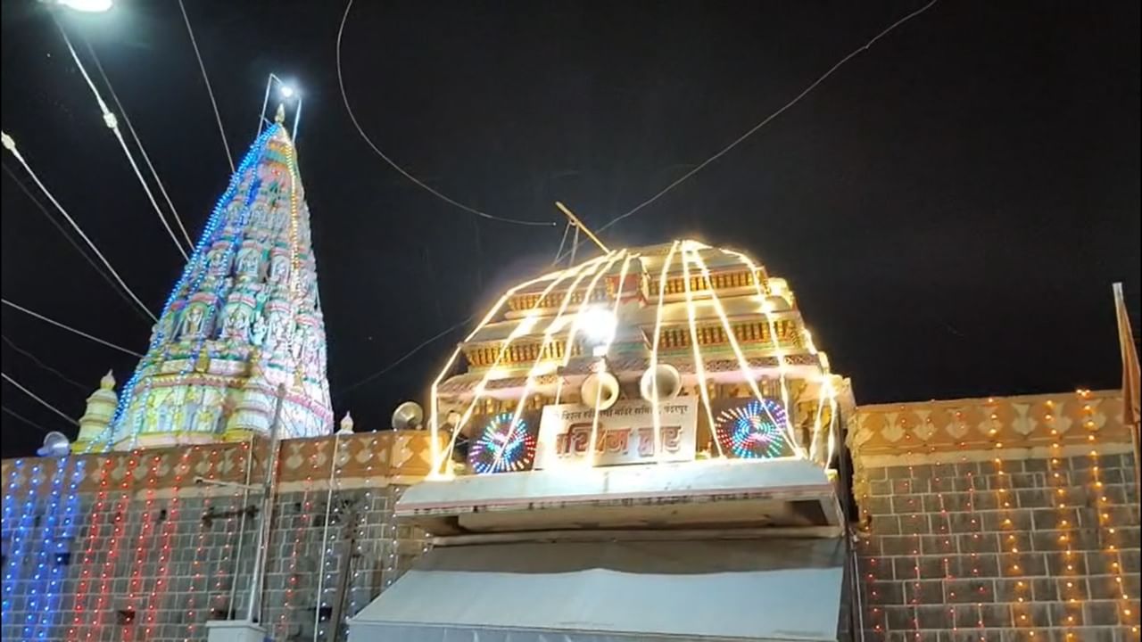 यंदा कार्तिकी यात्रेसाठी सुमारे ८ ते १० लाख भाविक पंढरपुरात येण्याची शक्यता आहे. या पार्श्वभूमीवर मंदिर समितीने २६ ऑक्टोबर ते ९ नोव्हेंबर या कालावधीत विठ्ठल-रुक्मिणीचे दर्शन 24 तास सुरू ठेवण्याचा निर्णय घेतला आहे.