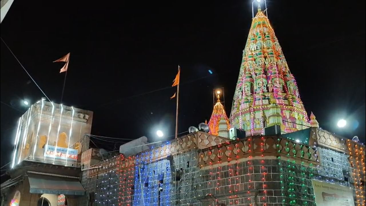 तसेच सामान्य भाविकांच्या सोयीसाठी या काळात व्हीआयपी दर्शन आणि पालंग (शेजारती) हे राजोपचार बंद ठेवण्यात आले आहेत. या काळात भक्तांना २४ तास मुखदर्शन उपलब्ध असणार आहे. तसेच, २२ तास १५ मिनिटे पदस्पर्श दर्शन  घेता येणार आहे.