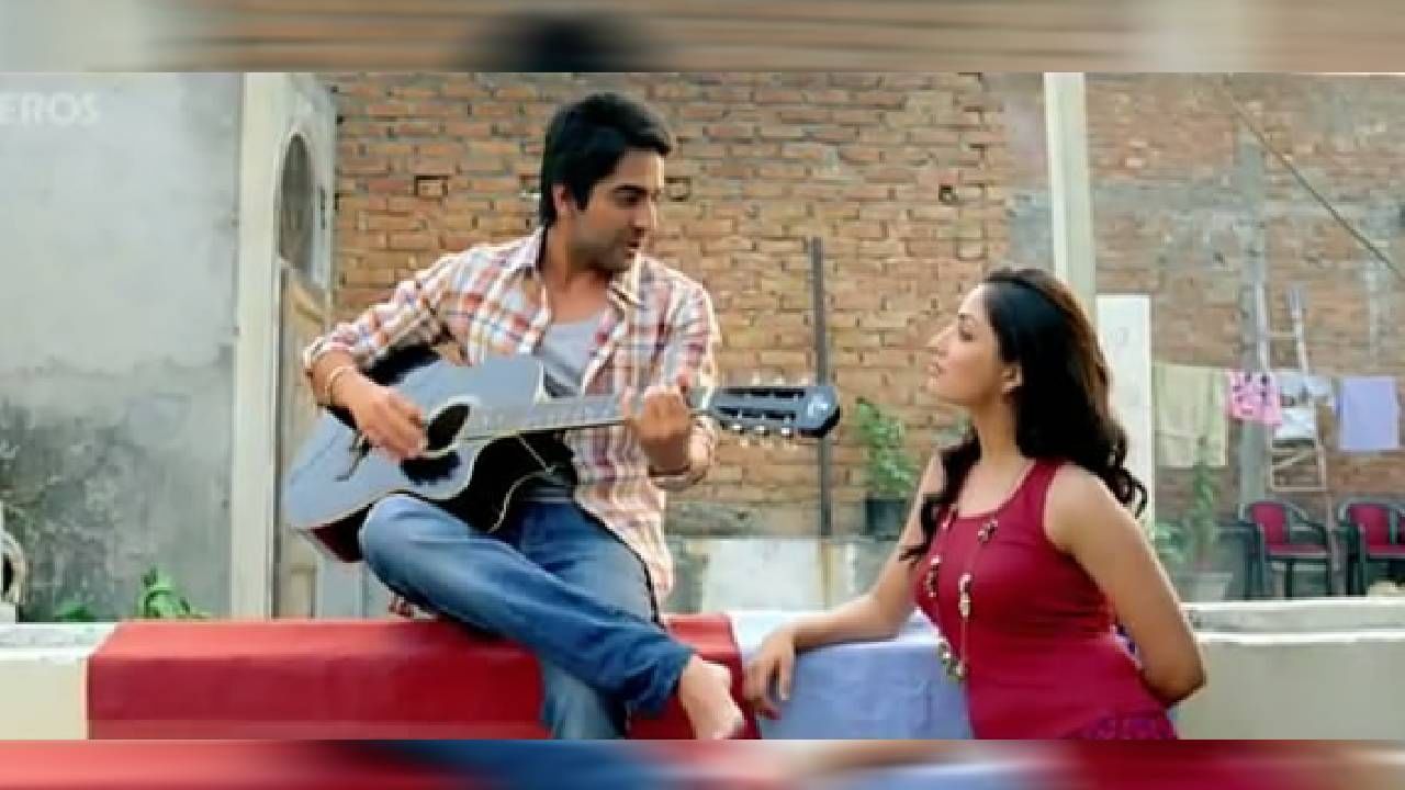 आयुष्मान खुराना   आयुष्मानने विकी डोनरमधून बॉलिवूडमध्ये पदार्पण केलंच. पण त्यातील पानी दा रंग, हे गाणंही त्याने सुरेल आवाजात गायलं.  स्पर्म डोनेशनसारख्या वेगळ्या विषयावर असलेला हा चित्रपट खूप गाजला. त्यात आयुष्मान आणि यामी गौतमी फ्रेश जोडीही लोकांना खूप आव़ली. त्यातच हे गाणं तर कित्येकांच फेव्हरिट आहे. आजही अनेक लोकांच्या प्ले लिस्टमध्ये हे गाणं हमखास असतंच. 