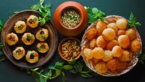 महिलांना पाणीपुरी प्रचंड आवडते, जी आरोग्यास असते लाभदायक, पण कशी?