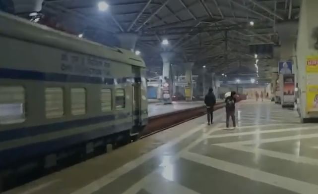  हा पनवेल आणि कर्जत कॉरिडॉर एकदा कार्यान्वित झाल्यानंतर, सध्याच्या उपनगरीय नेटवर्कवरील ताण कमी होणार असून हजारो प्रवाशांचा रोजचा प्रवास वेळ कमी होईल अशी अपेक्षा आहे. खाजगी, सरकारी आणि वनजमिनीसह या प्रकल्पासाठीची संपूर्ण जमीन संपादन पूर्ण झाले आहे.