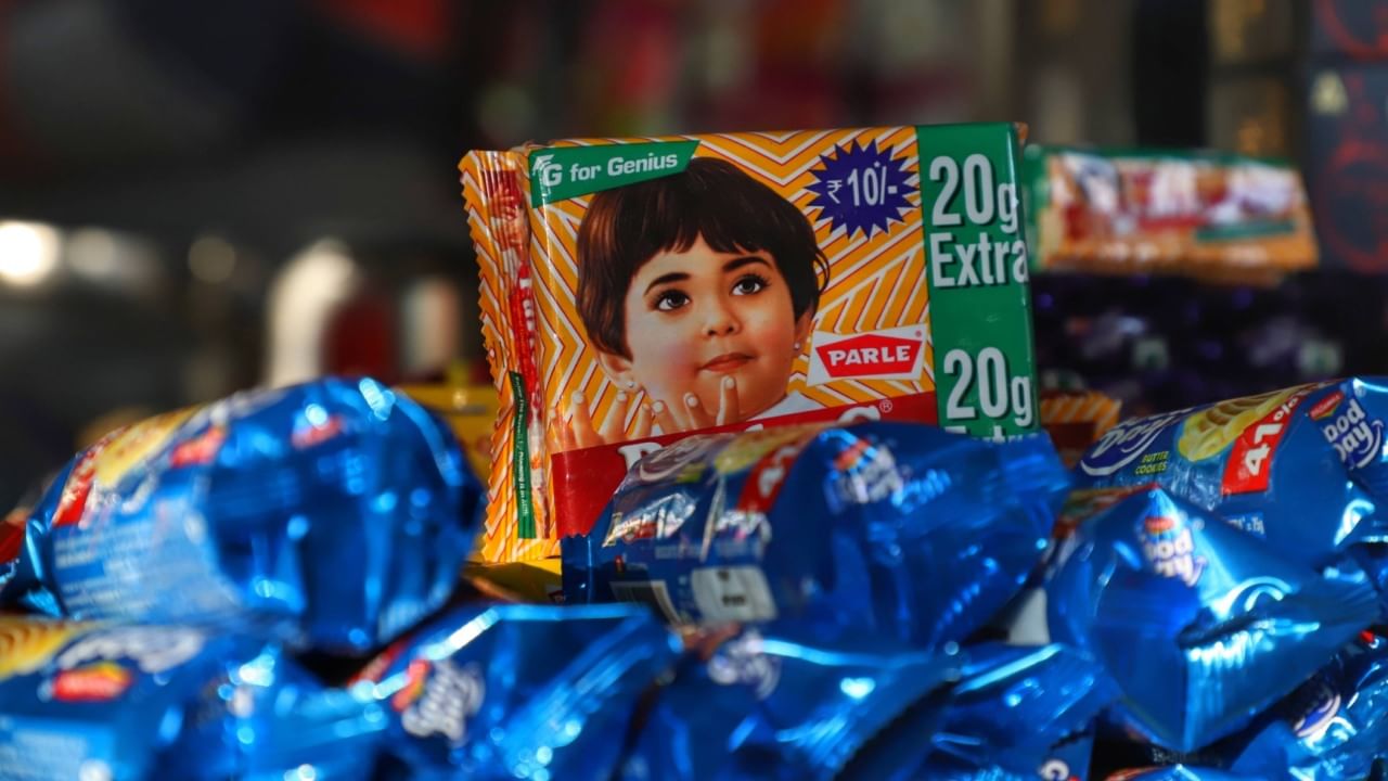 १९२९ मध्ये मोहनलाल दयाळ चौहान यांनी भारतीय स्वातंत्र्यलढ्यात स्वदेशी उत्पादनांच्या विचाराने प्रभावित होऊन मुंबईतील विलेपार्ले येथे 'पार्ले' कंपनीची स्थापना केली. बिस्किटे बनवण्याचे कौशल्य त्यांनी जर्मनी दौऱ्यादरम्यान आत्मसात केले होते.