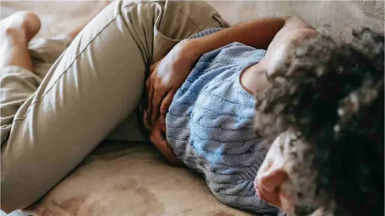 दालचिनी शरीरातील रक्ताभिसरण सुधारते आणि हार्मोनल समतोल ठेवण्यास मदत करते. दूध/चहा किंवा कोमट पाण्यात अर्धा चमचा दालचिनी. ओव्याचं पाणी देखील गुणकारी आहे. 1 ग्लास पाण्यात 1 चमचा ओवा उकळवून प्या.