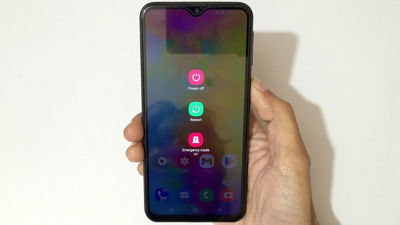 पण स्मार्टफोन काही तासांसाठी बंद करून तो रिस्टार्ट केल्याने नेमकं काय होतं, याबद्दल अनेकांना माहिती नसते. आज आपण त्याबद्दल जाणून घेणार आहोत. तसेच याचे फायदे नेमके काय असतात, याचीही माहिती आपण घेणार आहोत.