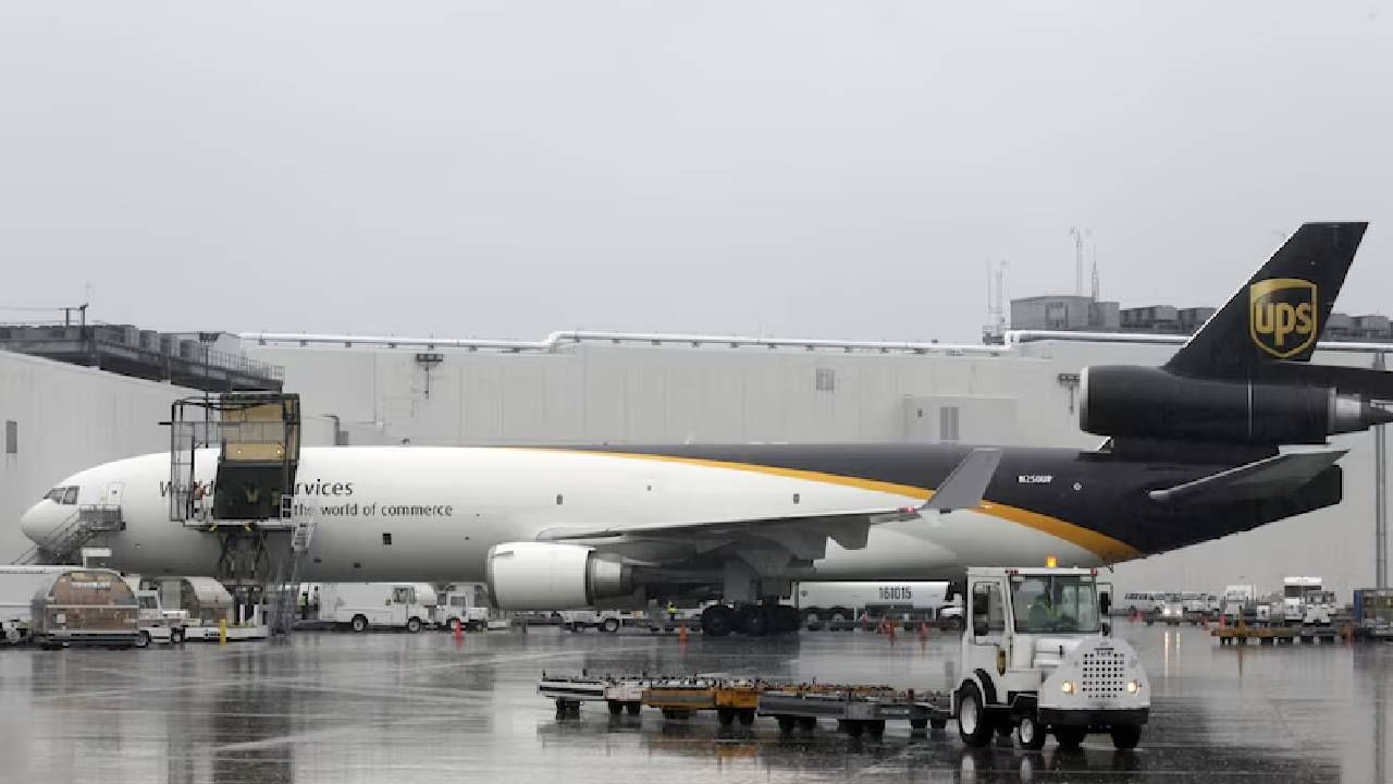 मोठा विमान अपघात, 11 जण गंभीर जखमी, तब्बल इतक्या लोकांचा मृत्यू... मोठा विमान अपघात, 11 जण गंभीर जखमी, तब्बल इतक्या लोकांचा मृत्यू...