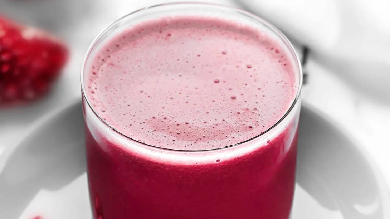  हिवाळ्यात आरोग्याची काळजी घेणे अत्यंत आवश्यक आहे. कारण हिवाळ्यात आजारी पडण्याचे प्रमाण अधिक असते. अशावेळी सर्वात महत्वाचा आहे तो म्हणजे फक्त आणि फक्त तुमचा आहार. 