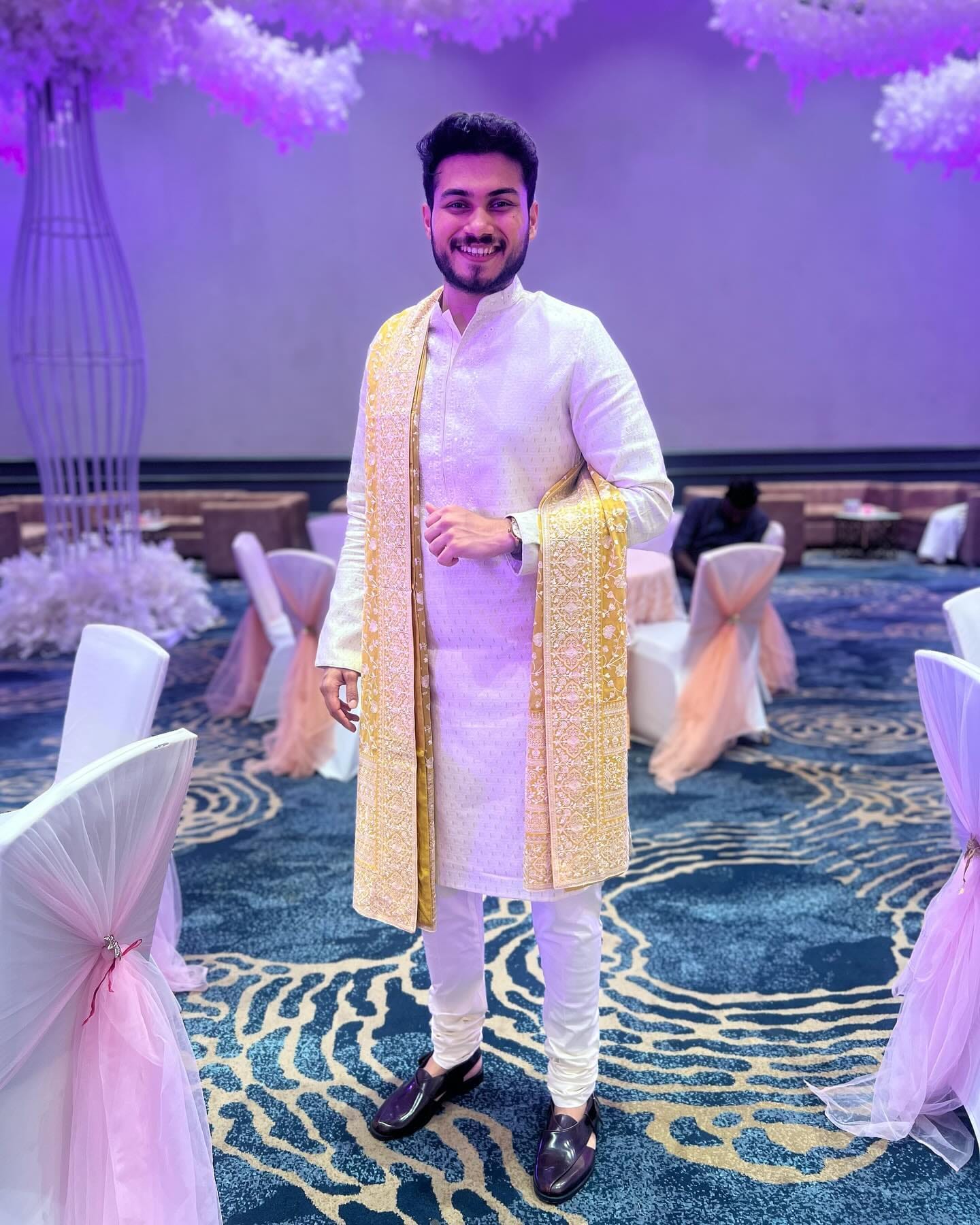 सोहम बांदेकर हा मराठी मालिका विश्वातील प्रसिद्ध अभिनेत्री पूजा बिरारी ही बांदेकर कुटुंबाची सून होणार आहे. सध्या सोहम आणि पूजाच्या लग्नाची तयारी सुरू झाली आहे.