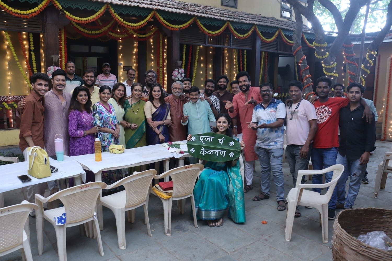 स्टार प्रवाह वाहिनीवरील मालिकेच्या सेटवर झालेल्या या केळवणाचे फोटो आणि व्हिडीओ सोशल मीडियावर चांगलेच व्हायरल झाले आहेत. यावेळी सेटवरील सहकलाकारांनी पूजासाठी खास मेजवानी आयोजित केली. तिला प्रेमाने भेटवस्तू दिल्या.