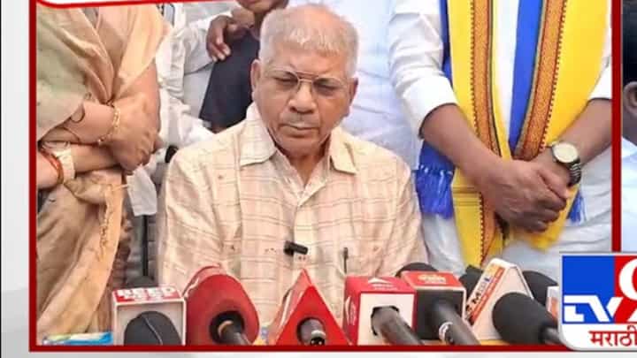 चाकणकरांचे विचार बदलणे महत्त्वाचे.. ; आंबेडकरांचा हल्लाबोल चाकणकरांचे विचार बदलणे महत्त्वाचे.. ; आंबेडकरांचा हल्लाबोल