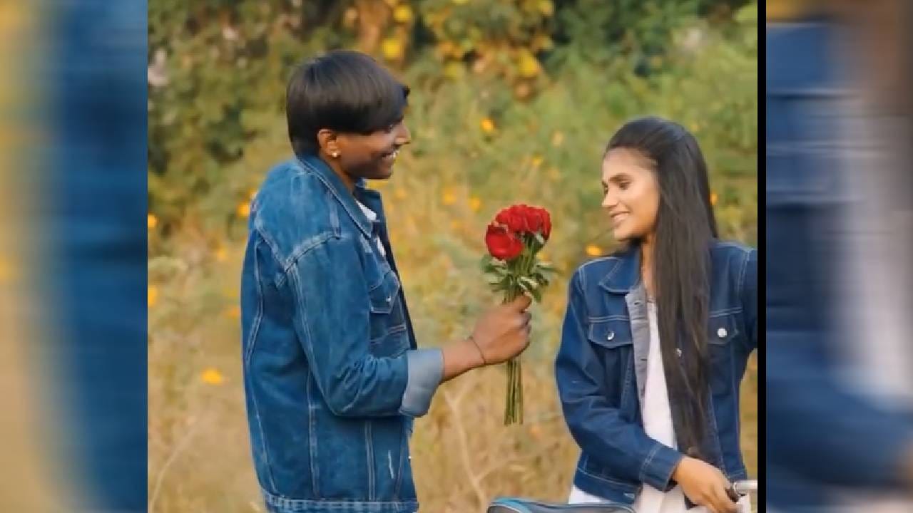 तू है तो दिल धडकता है, तू है तो सांस आती है... असं सुंदर गाणं मागे वाजत असतानाच सुरजचा  रोमँटिंक अंदाज यात दिसत आहे. डेनिमचं जॅकेट, जीन्स, हातात गुलाब असा सुरजचा अनोखा अंदाज पाहून चाहते अवाक् झाल. तर त्याची होणारी पत्नी संजना हीदेखील पाढरा फ्रॉक, त्यावर डेनिम जॅकेट, खुले केस, चेहऱ्यावर हास्य अशा रुपात सुंदर दिसत्ये.