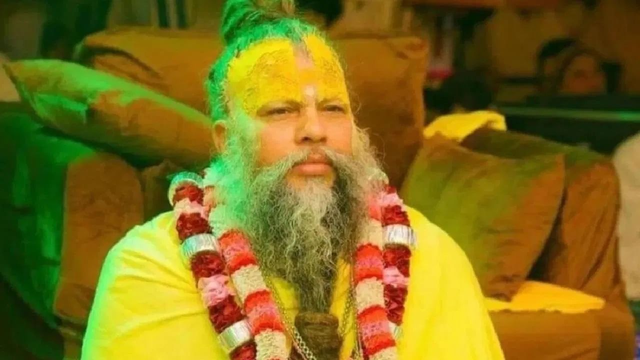  अहंकार म्हणजे आत्मज्ञानाचा सर्वात मोठा शत्रू आहे...  आपण जे काही करतो ते ईश्वराच्या कृपेने आहे, असे मानल्याने नम्रता आणि शांती प्राप्त होते. कधीत मी पणा जीवनाक आणू नका... अहंकार सर्वात मोठी शत्रू आहे... 