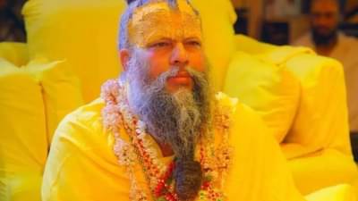 Premanand Maharaj : कोणाच्या पाया पडणं चूक की बरोबर? पहा प्रेमानंद महाराज काय म्हणतात?