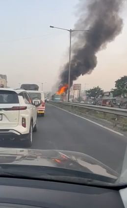 पुणे नवले पुलावर दोन टँकरच्या भीषण अपघातात आठ जणांचा मृत्यू.