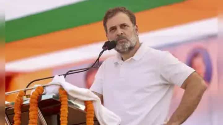 एकाच महिलेकडून 100 वेळा मतदान! राहुल गांधींनी केली पोलखोल अन्... एकाच महिलेकडून 100 वेळा मतदान! राहुल गांधींनी केली पोलखोल अन्...