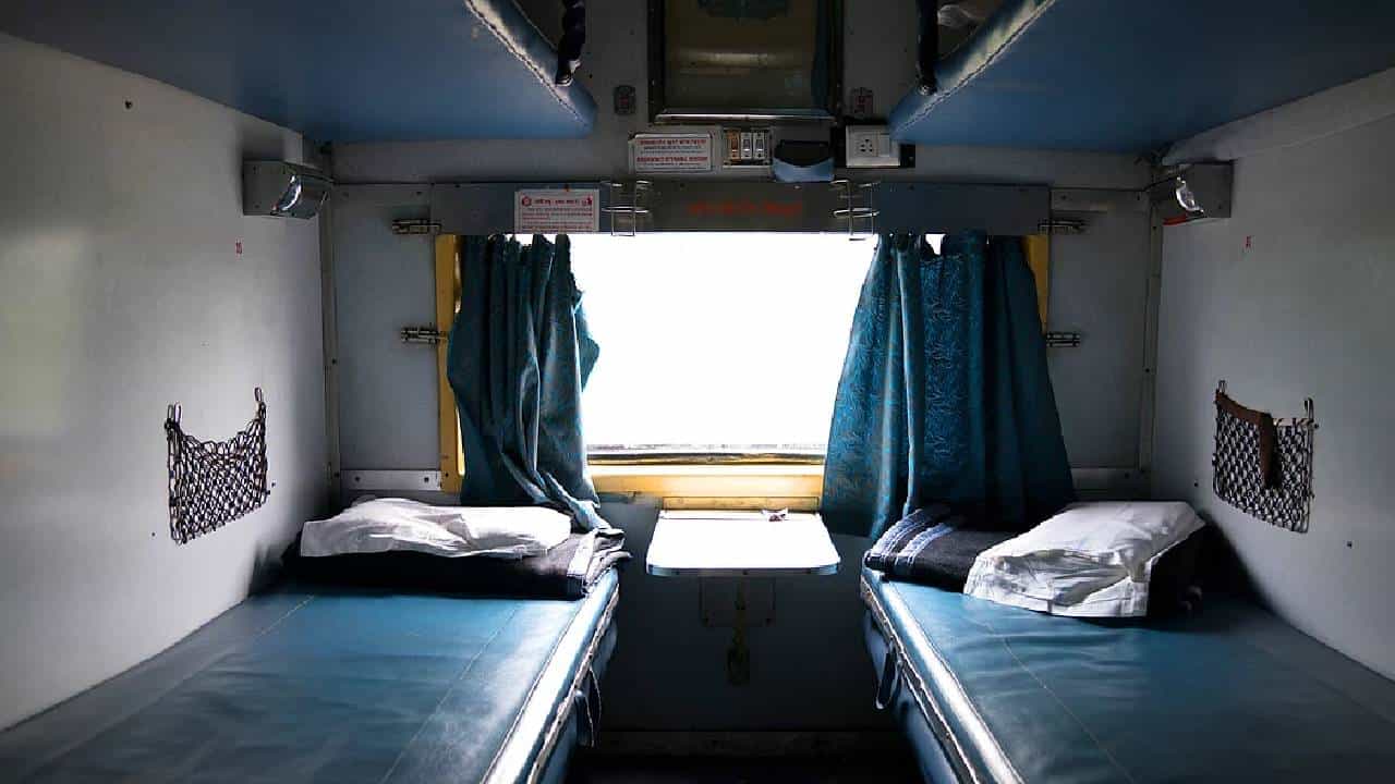 कुटुंबातील 5 जणांना प्रवास करायचाय, पण तिघांचेच तिकीट कन्फर्म, बाकीचे दोघे कसा प्रवास करतील?