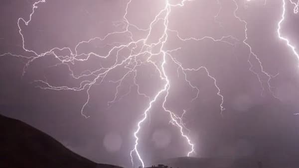 IMD Weather Update : पुढील 48 तास धोक्याचे, अतिमुसळधार पावसाचं मोठं संकट, महाराष्ट्राबद्दल मोठी बातमी