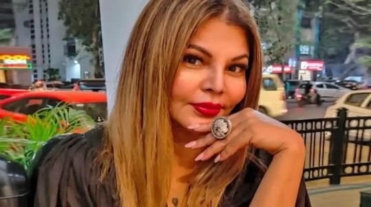 राखी सावंतने बिग बॉस हिंदीच्या सिझन 1, 4 तसेच चौदाव्या सिझनमध्ये सहभाग घेतलेला आहे. सोबतच तिने बिग बॉस मराठीच्या चौथ्या सिझनमध्येही स्पर्धक म्हणून सहभाग नोंदवला होता. दरम्यान, राखी सावंतने सध्या चालू असलेल्या बिग बॉसच्या 19 व्या सिझनवर भाष्य केले आहे.