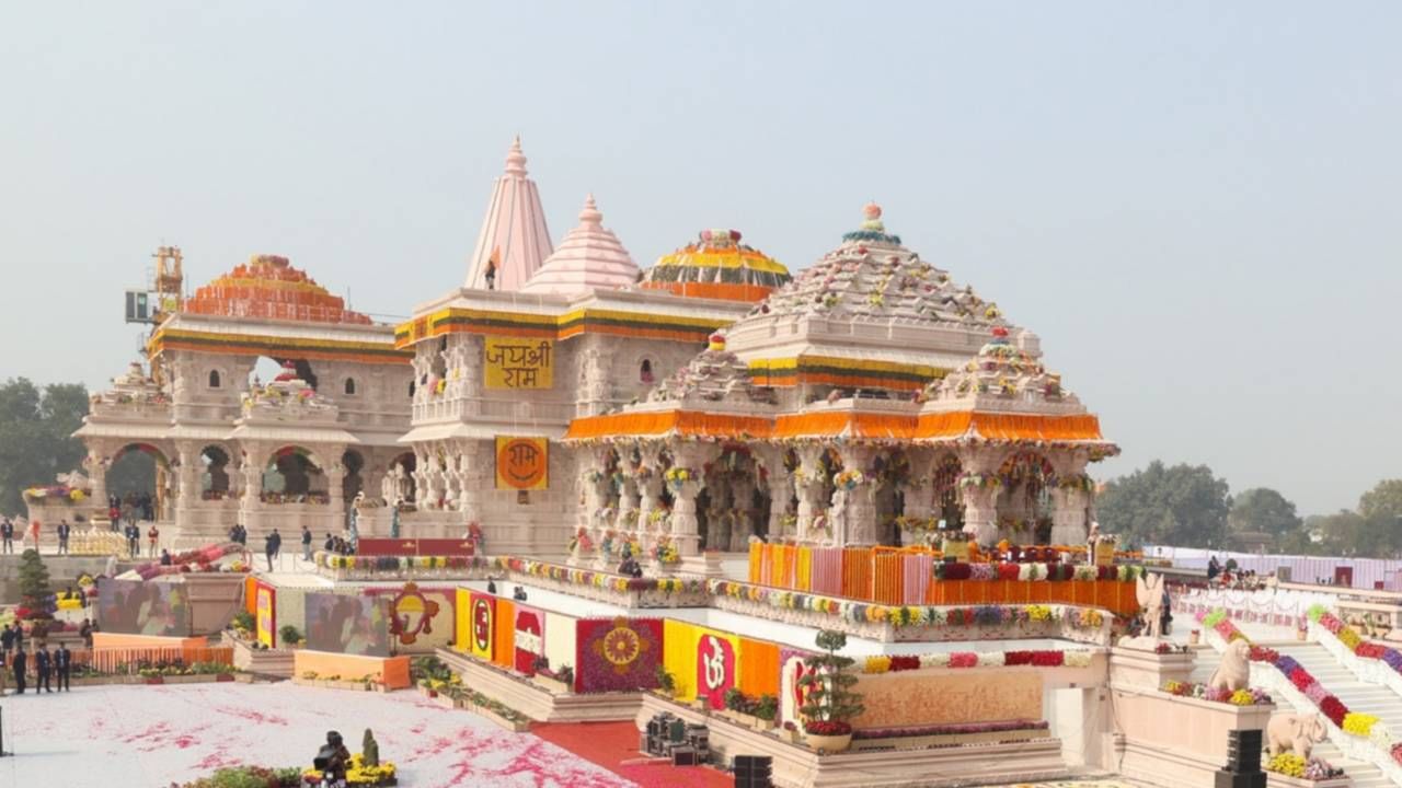 अयोध्येत आज ऐतिहासिक क्षण, पंतप्रधान नरेंद्र मोदी मंदिराच्या शिखरावर फडकवणार ध्वज, सकाळी 10 पासून ते...