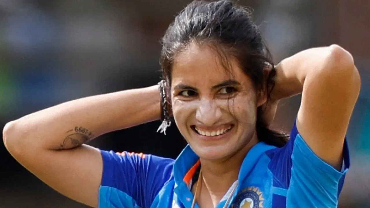 भारतीय महिला संघाने क्रिकेट विश्वचषक जिंकला आहे. मुंबईत खेळलेल्या अंतिम सामन्यात टीम इंडियाने दक्षिण आफ्रिकेच्या संघाला ५२ धावांनी हरवले आणि पहिल्यांदाच विश्वचषक जिंकला. महत्त्वाची बाब म्हणजे या महिला संघाचा भाग हिमाचल प्रदेशची कन्या रेणुका ठाकुरही होती. ती वेगवान गोलंदाज म्हणून संघात ओळखली जाते.