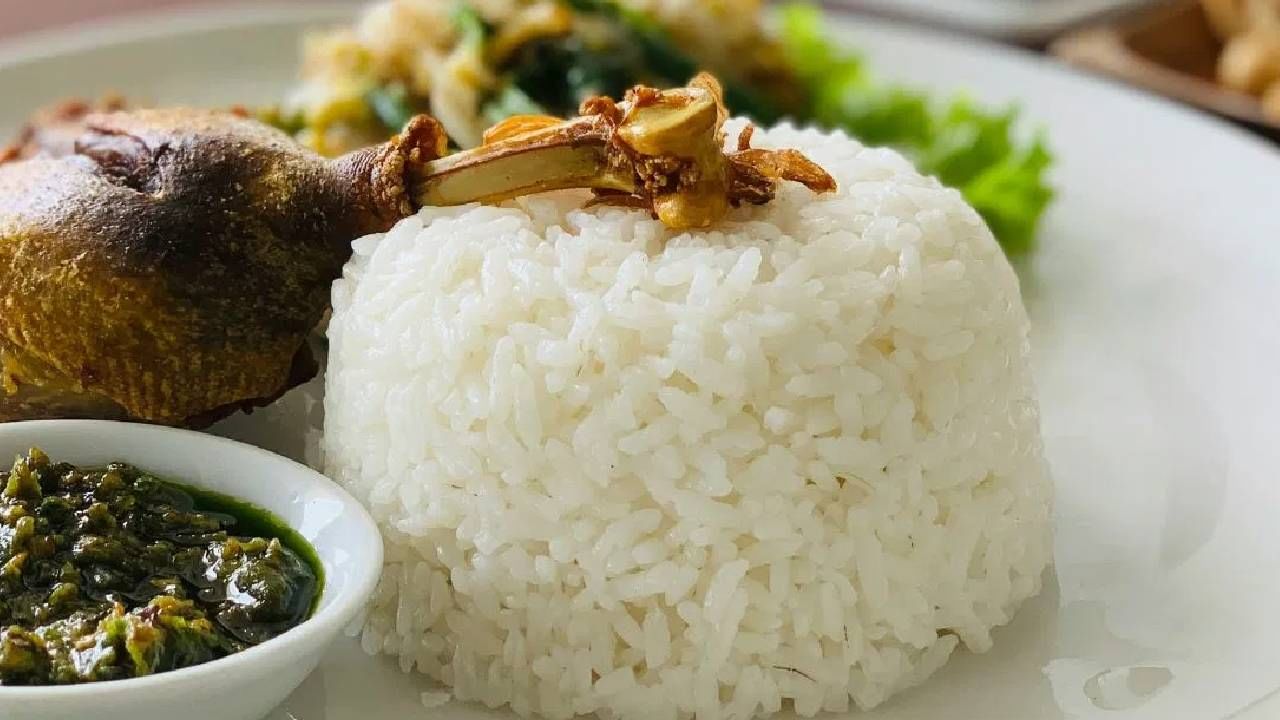 जेवणात आपण किती भात खातो हे अत्यंत महत्वाचे आहे. जर तुम्हाला वजन कमी करायचे असेल तर शक्यतो एक वाटीपेक्षा अधिक भात खाऊ नका. 