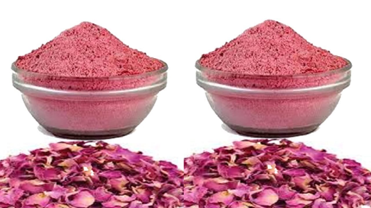 गुलाबाच्या पाकळ्यांमध्ये सौम्य laxative गुणधर्म असतात. ज्यामुळे बद्धकोष्ठता कमी करण्यात आणि पचनशक्ती सुधारण्यात मदत होते. शिवाय गुलाबाच्या पाकळ्या उष्णता कमी करून शरीर थंड ठेवतात..विशेषतः उन्हाळ्यात गुलकंद किंवा गुलाबाचे पाणी फायदेशीर.