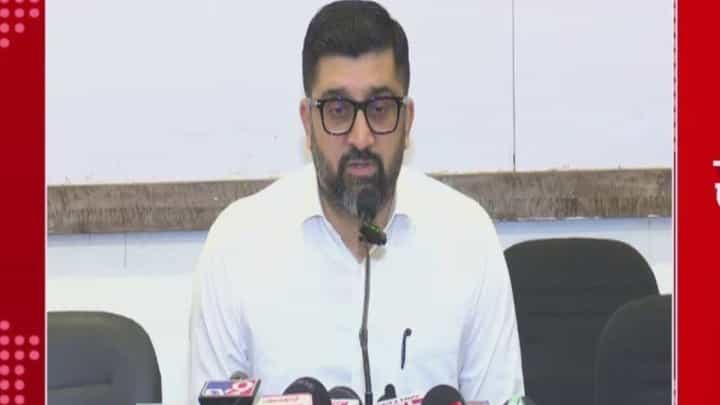 प्रकृतीचं कारण देत सलिल देशमुखांचा पवारांच्या राष्ट्रवादीला रामराम प्रकृतीचं कारण देत सलिल देशमुखांचा पवारांच्या राष्ट्रवादीला रामराम