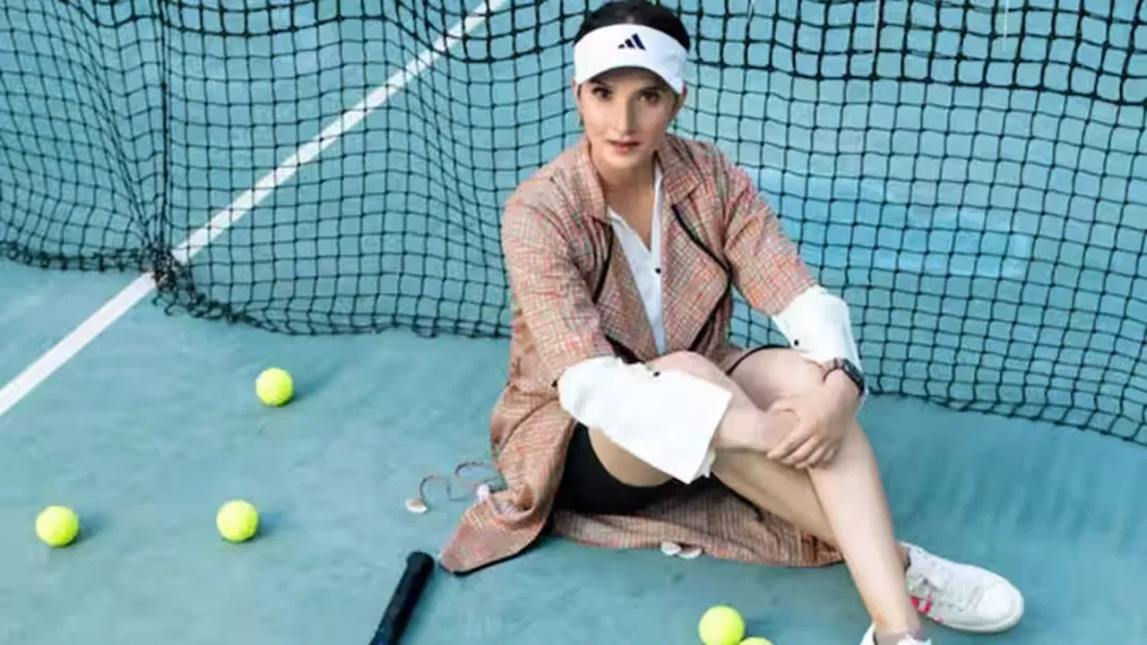 सानिया मिर्झाची संपत्तीत शानदार स्थावर मालमत्ता देखील समाविष्ट आहे. त्यांचे हैदराबाद येथील घर सुमारे 13 कोटी रुपयांच्या खर्चाने बांधले गेले आहे. या घराचे इंटिरिअर भव्य आणि राजवाड्यासारखे डिझाइन केले गेले आहे. त्यात तपकिरी आणि बेज रंगांचे सुंदर मिश्रण दिसते. याशिवाय, सानिया मिर्झा दुबईतही एक शानदार घराची मालकीण आहेत. हे घर तिने आपल्या माजी पती शोएब मलिकसोबत मिळून विकत घेतले होते. पांढऱ्या थीमवर आधारित या घरात ग्रीक आर्किटेक्चर आणि आधुनिकतेचे शानदार मिश्रण दिसते.