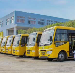 स्कुल बसेसना पिवळा रंग का असतो असे सर्रास विचारले जाते. या पिवळ्या रंगामागे विज्ञान दडलेले आहे. पिवळा रंग हा सर्वाधिक वेव्हलेंथ असलेल्या रंगांमध्ये येतो. 