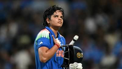 Shafali Verma : वर्ल्डकप स्क्वॉड दूरच, रिझर्व्हमध्येही नव्हती शफाली वर्मा, दुखापतीमुळे पलटलं नशीब, भारताच्या विजयात सिंव्हाचा वाटा