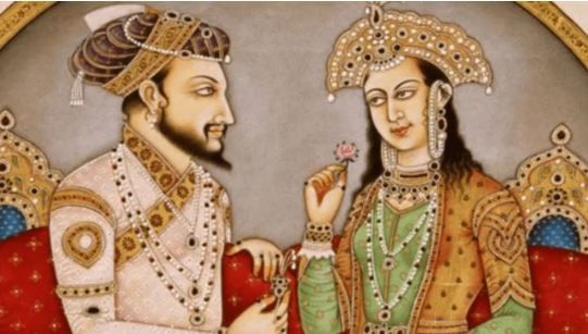 मुघलांनी भारतावर अनेक वर्षे राज्य केलं. बाबरपासून ते बहादूरशाह जफर यांच्यापर्यंत मुघल राजांनी भारतावर राजा म्हणून सत्ता गाजवलेली आहे. मुघल राजांच्या अनेक प्रेम कहाण्या आजही तेवढ्याच चर्चेचा विषय असतात.
