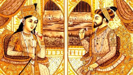 यामध्ये शाहजहान आणि मुमताज यांची प्रेमकहाणी सर्वाधिक चर्चीली जाते.  वेगवेगळ्या इतिहासकारांनुसार शाहजहानने अनेक लग्नं केली. त्याला अनेक पत्नी होत्या. परंतु मुमताजविषयी त्याच्या मनात विशेष प्रेम होते 