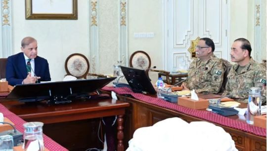 पाकिस्तानने 27 वी संविधान दुरुस्ती करण्याचा निर्णय घेतला आहे. लवकरच हा प्रस्ताव संसदेत सादर केला जाईल. या संविधान दुरुस्तीअंतर्गत संविधानातील 243 कलमात बदल केला जाईल. हे कलम सैन्यप्रमुख आणि सैन्यप्रमुखाची नियुक्ती याबाबत आहे.