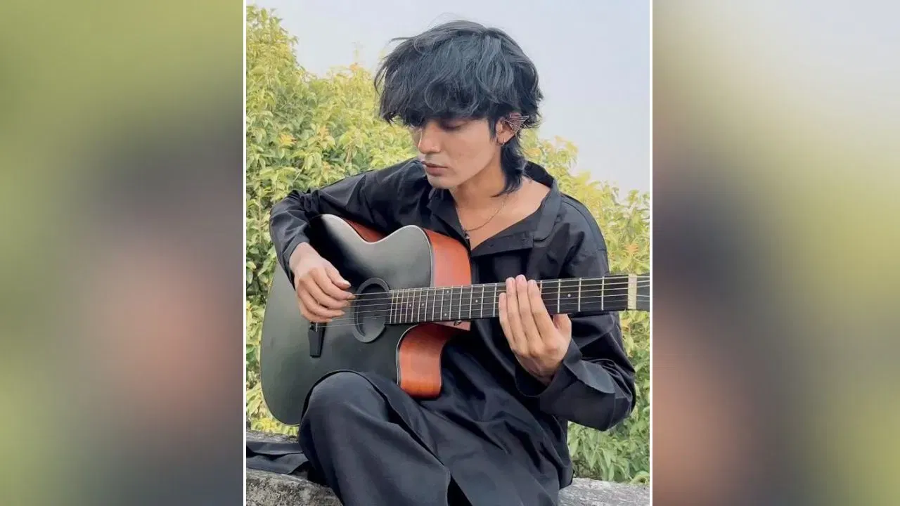 Viral: मुलाने गिटारवर वाजवले शिवतांडव, Video पाहून अंगावर येईल काटा! Viral: मुलाने गिटारवर वाजवले शिवतांडव, Video पाहून अंगावर येईल काटा!