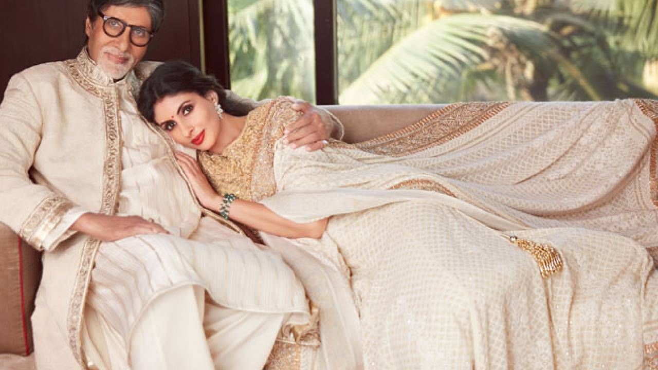 श्वेता बच्चन - अमिताभ व जया बच्चन यांची लाडकी लेक श्वेता बच्चन ही चित्रपटसृष्टीत कार्यरत नाही मात्र तरीही ती खूप चर्चेत असते. ती लेखिका, उद्योजिका आहे. MxS या ब्रँडमधूनही कमाई करते. तिचे पती निखिल नंदा हे प्रसिद्ध उद्योजक आहेत. मीडिया रिपोर्टनुसार, श्वेताकडे 150   ते 170 कोटींच्या आसपास संपत्ती आहे. तिच्याकडे 50 कोटींचा बंगला आहे, जो तिचे वडील, अर्थात अणिताभ बच्चन यांनी तिला गिफ्ट दिला होता. 