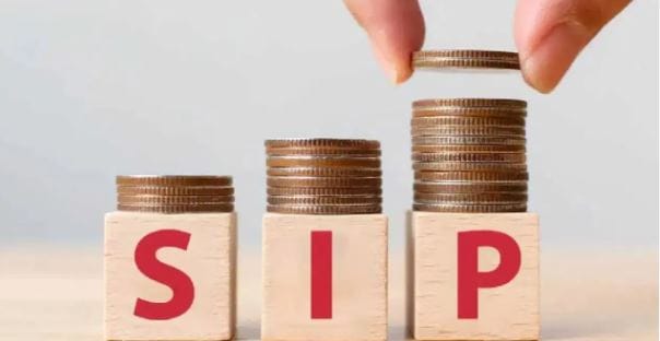 (टीप- वरच्या लेखात दिलेली माहिती ही प्राथमिक स्वरुपाची आहे. कुठेही प्रत्यक्ष वा अप्रत्यक्ष गुंतवणूक करायची असेल किंवा कोणताही आर्थिक निर्णय घ्यायचा असेल तर त्या-त्या क्षेत्रातील तज्ज्ञांचा सल्ला जरूर घ्या)