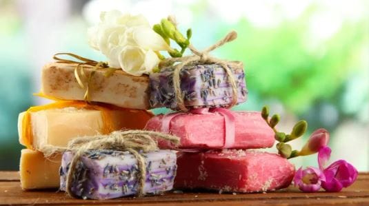 विशेष म्हणजे या साबणाची किंमत 25 ते 99 दिनार म्हणजेच 600 ते 2500 रुपये आहे. तरीदेखील लोक हा साबण खरेदी करत आहेत. गाढविणीच्या एक लिटर दुधापासून 30 साबण तयार होतात.