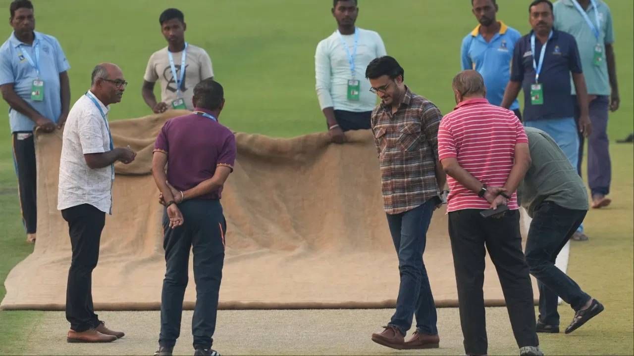 IND vs SA :'पीच बदलण्याऐवजी आपल्या...', हरल्यानंतर सौरव गांगुली हेड कोच गौतम गंभीरला जिव्हारी लागणारं बोलला