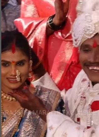 सूरजने लग्नाआधी त्याच्या नव्या घराचे बांधकाम पूर्ण केले आहे. याच नव्या घरात त्याच्या हळदीचा समारंभ पार पडला. आता सूरजच्या घरात संजना नावाची लक्ष्मी पाऊल ठेवणार आहे. सुरजच्या संसाराला सुरुवात झाली असून त्याला सिनेजगत तसेच संपूर्ण महाराष्ट्रातून आशीर्वाद दिले जात आहेत.     