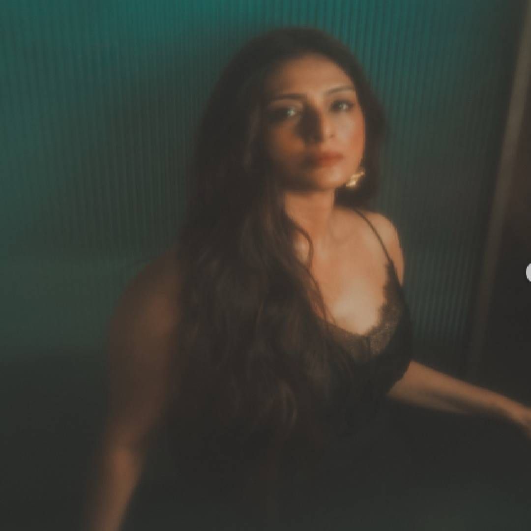 एकदिवस डॅनीने पार्टी ठेवली. त्यात चित्रपटाची पूर्ण टीम आणि तब्बू सुद्धा होती. पार्टीत जॅकी श्रॉफ भरपूर दारु प्यालेला. दारुच्या नशेत त्याने तब्बूला किस करण्याचा प्रयत्न केला. तब्बू त्यावेळी खूप घाबरली. त्यावेळी डॅनी तिथे आला आणि जॅकीला ओढत खोलीत घेऊन गेला. त्यानंतर जॅकी आणि तब्बूने कुठल्याही चित्रपटात एकत्र काम केलं नाही. 