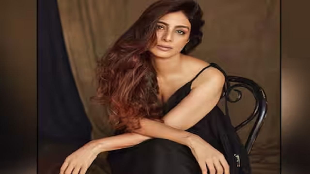 अभिनेत्री तब्बू वयाच्या 52 व्या वर्षी देखील एकटीच आयुष्य जगत आहे. असं नाही की, अभिनेत्री आयुष्यात प्रेमाची एन्ट्री झालं. चार अभिनेत्यांसोबत तब्बू हिचं नाव जोडण्यात आलं. पण कोणत्याचं अभिनेत्यासोबत अभिनेत्रीचं नातं लग्नापर्यंत पोहोचलं नाही.